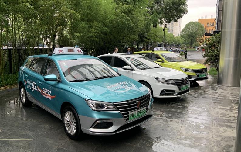 智慧出行"大众出行新能源出租车亮相上海节能宣传周_东方汽车